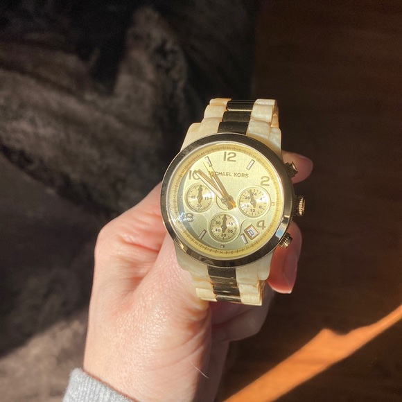 Michael kors gold watch - Picture 1 of 1